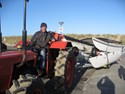 Ben Kaandorp rijdt 2 boten naar het strand