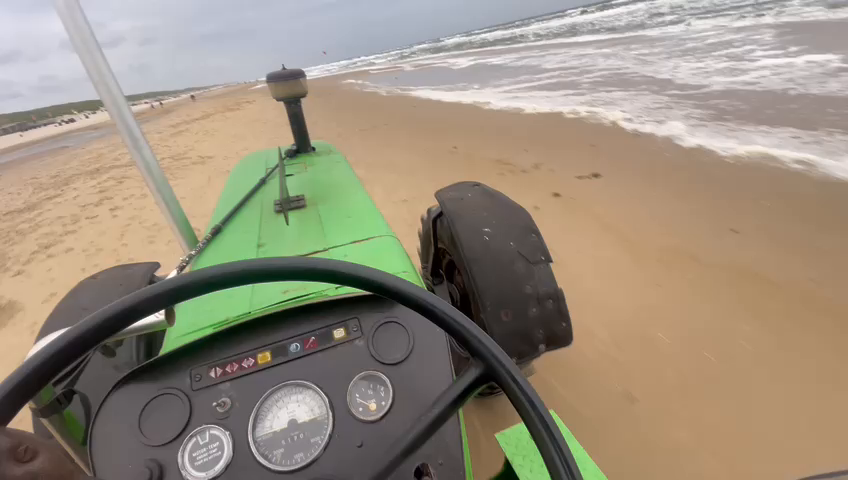 Deutz gespot op het strand 