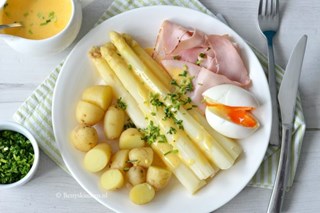 klassieke_asperges_met_ham_en_ei-002-650x432