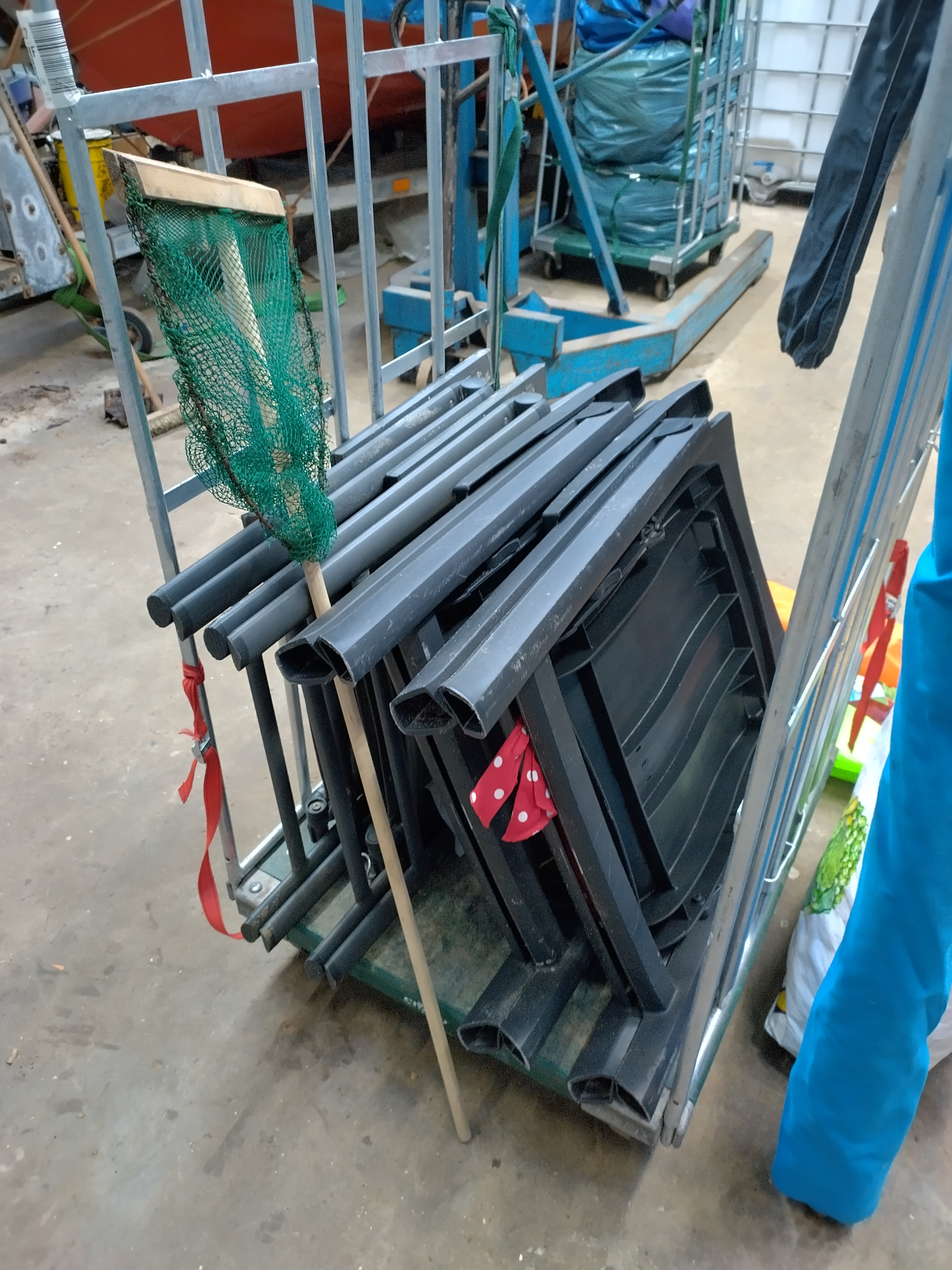 Achtergebleven strandspullen